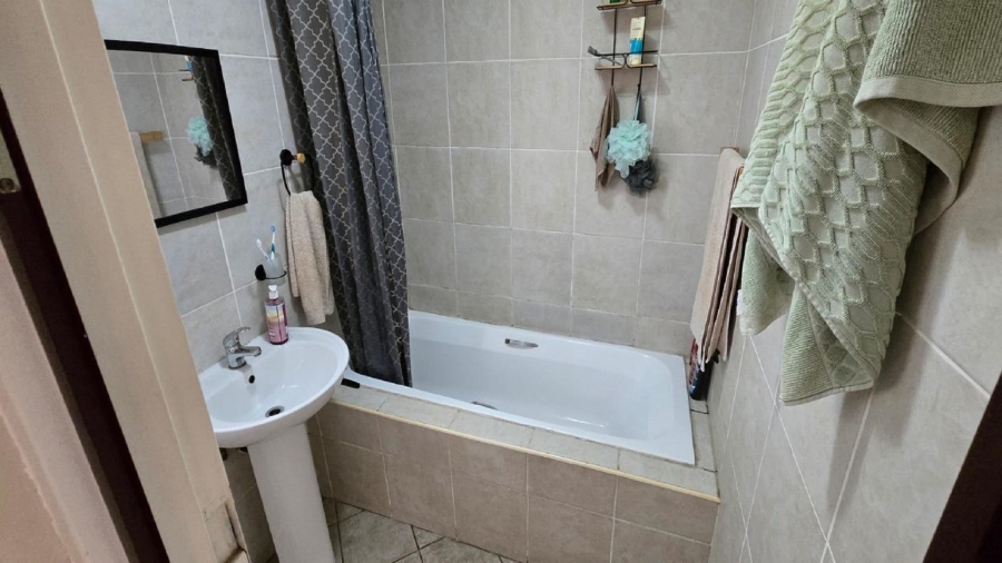 2 Bedroom Property for Sale in Vaalpark Free State